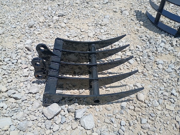 #l63-028-•-rake-mini-excavator-attachment-image-4