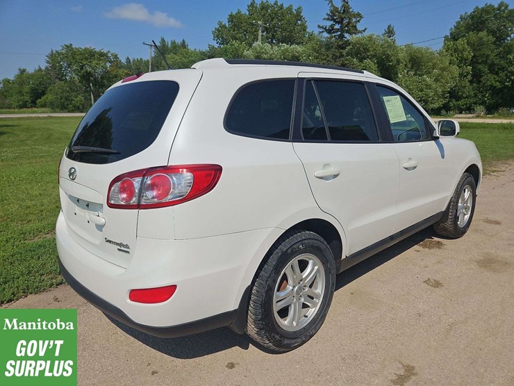 2011-hyundai-santa-fe-image-4