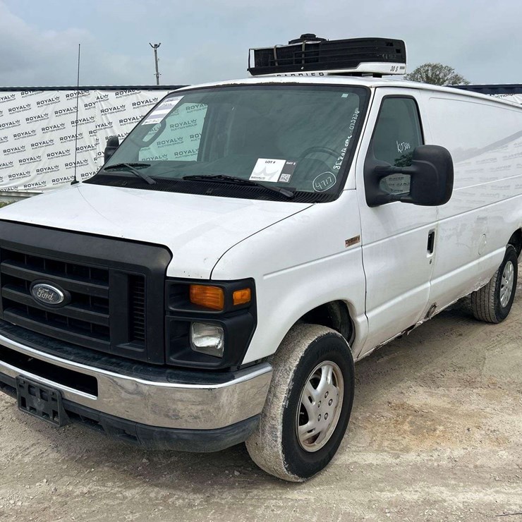 2012 FORD CARGO