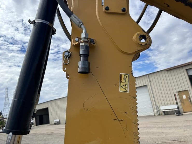 2022-caterpillar-430-image-20