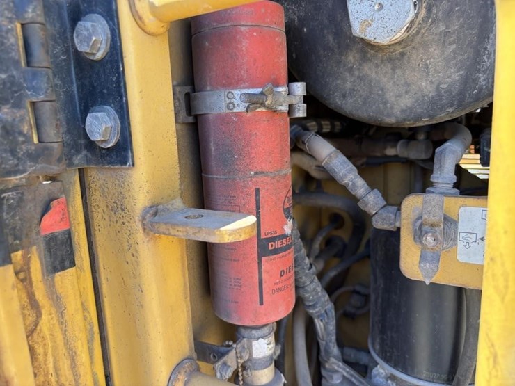 2005-caterpillar-143h-image-67