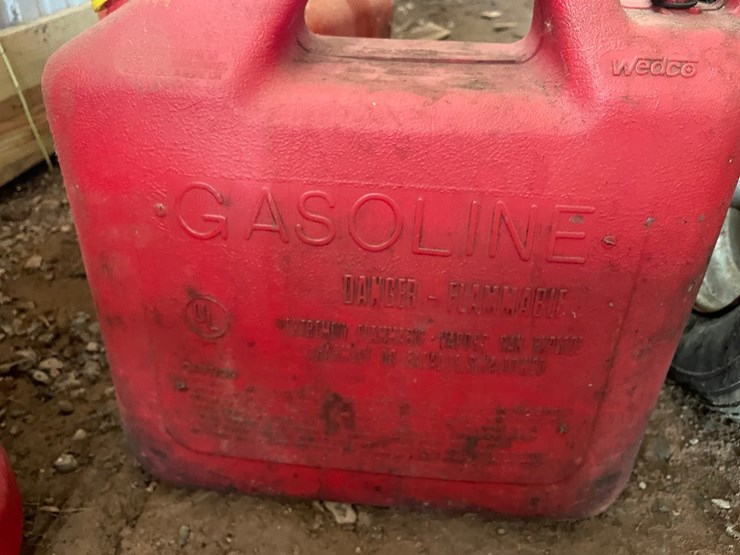 #1244-•-(3)-gas-cans-image-4