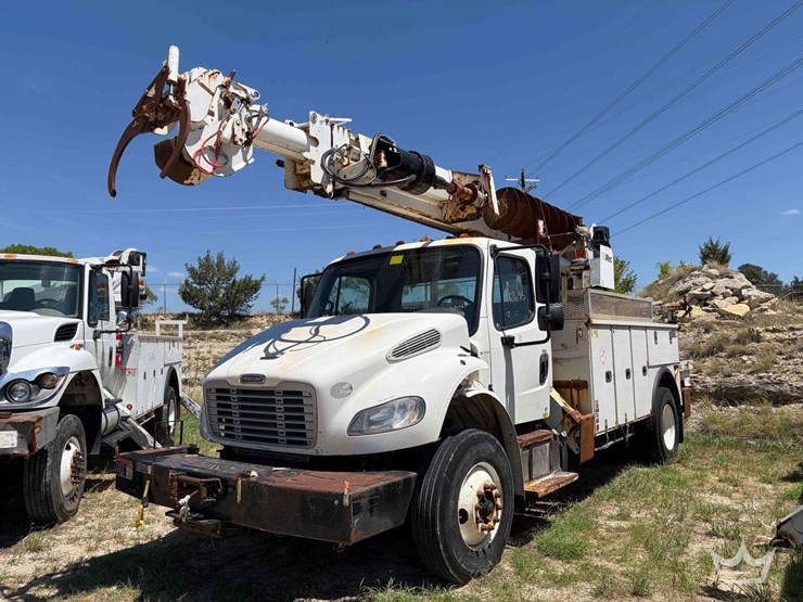 2018-freightliner-m2-106-image-34