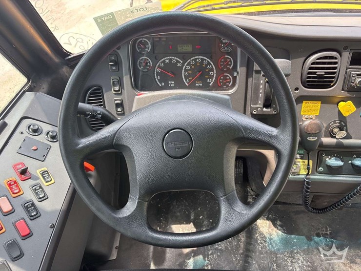 2016-freightliner-b2-image-11
