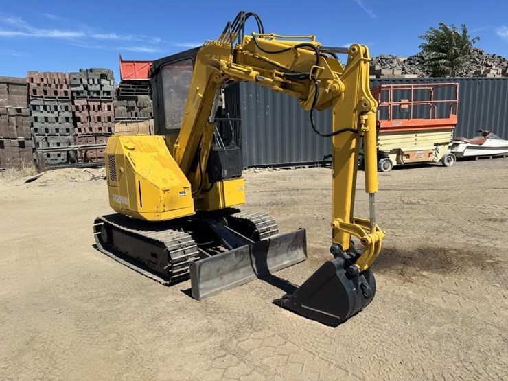komatsu-pc28uu-image-2