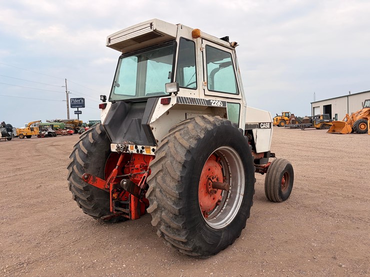 1978-case-2290-tractor-image-4