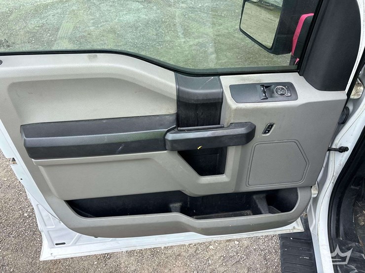 2017-ford-f150-image-14