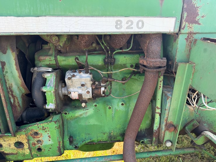 1972-john-deere-820-image-32
