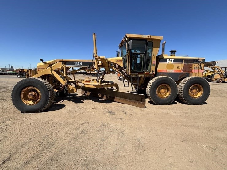 2005-caterpillar-143h-image-5