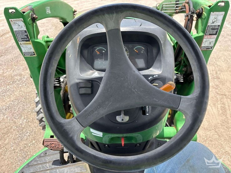 john-deere-utility-loader-tractor-image-18
