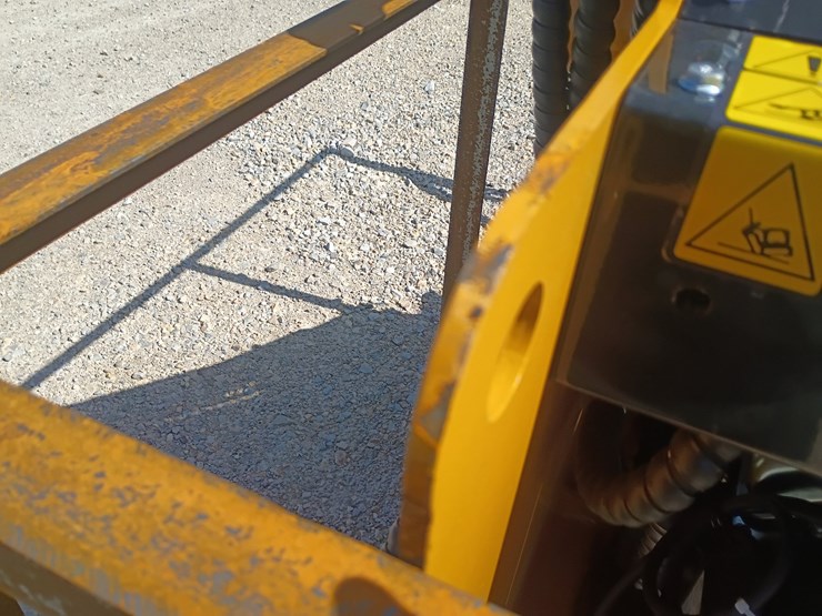 #l66-012-•-2026-agt-mx-crt23-mini-skid-steer-image-30