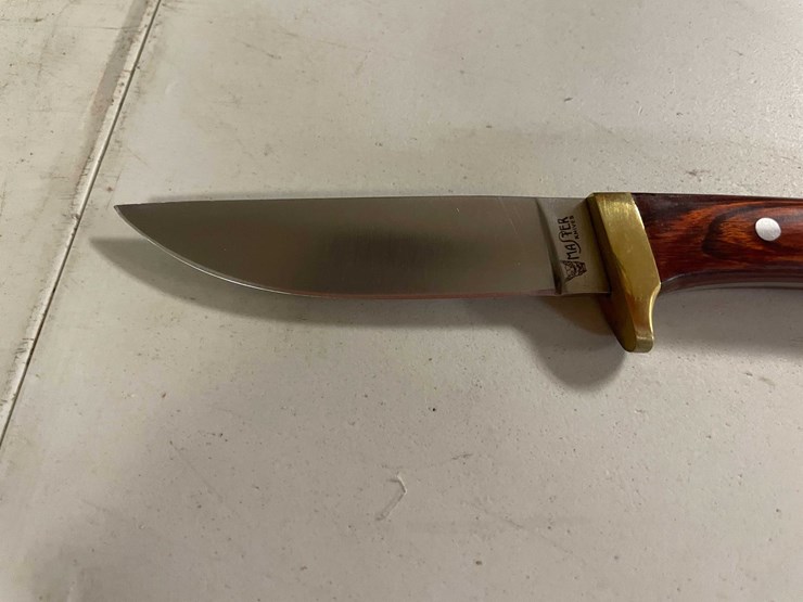 #10815-•-master-drop-point-knife-image-2