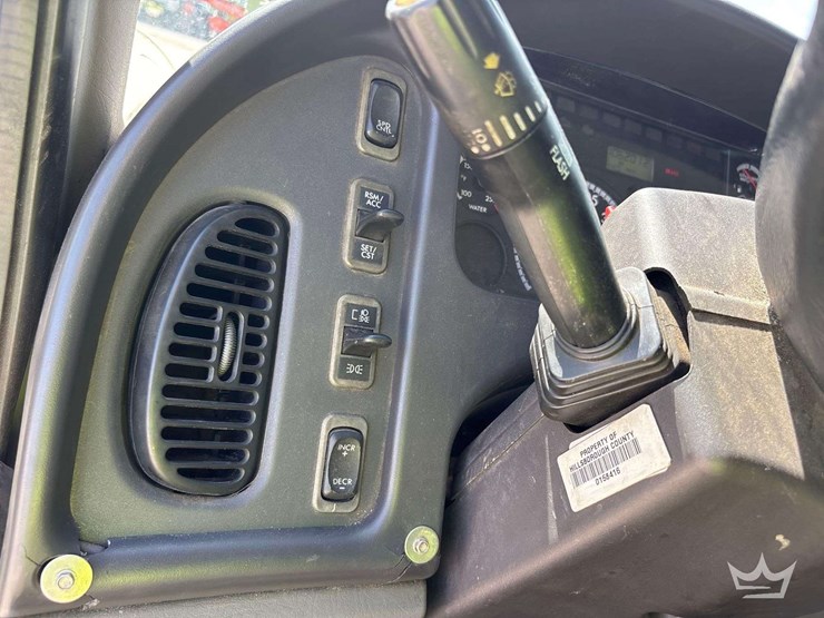 2014-freightliner-m2-106-image-28