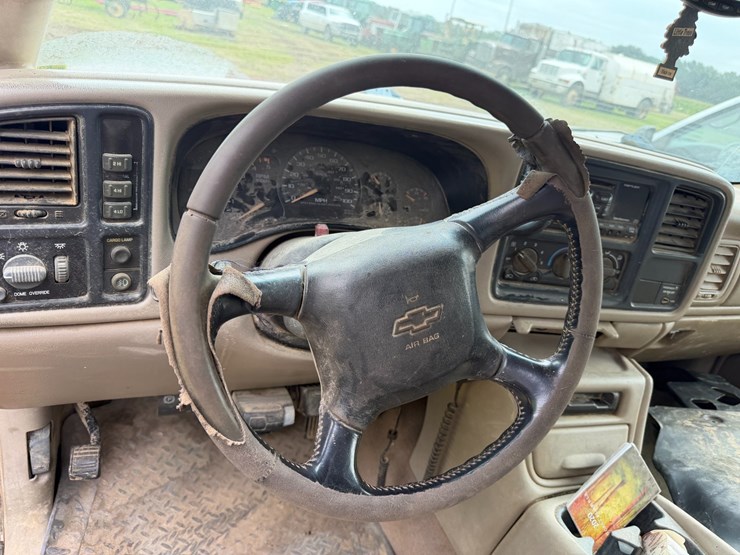 2002-chevrolet-silverado-2500hd-image-47
