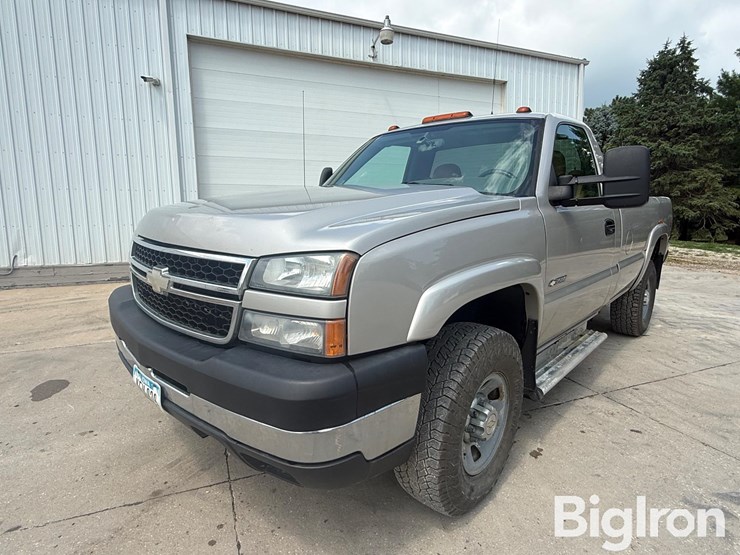 2006-chevrolet-k3500-image-1