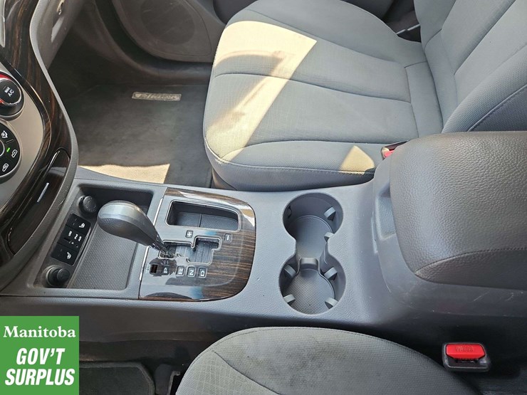 2011-hyundai-santa-fe-image-18