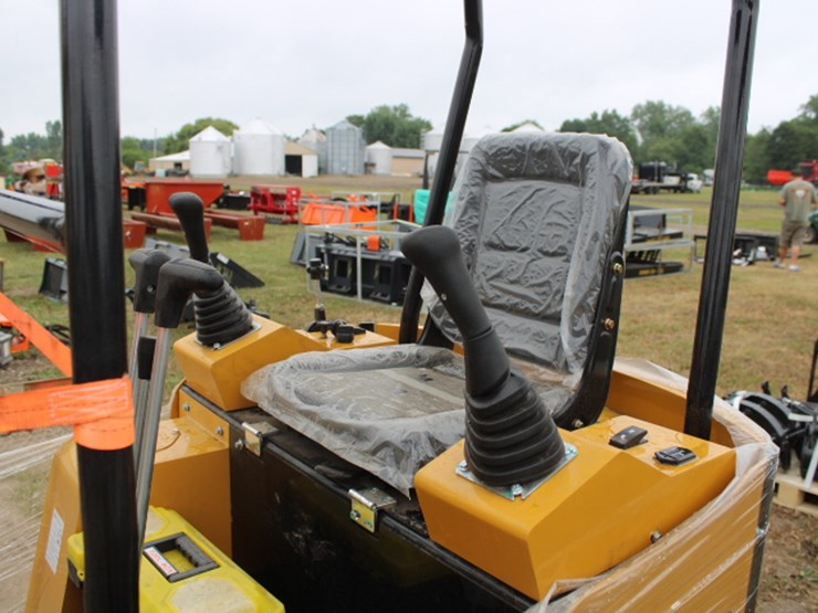 #9656-•-rt15r-mini-excavator-image-5