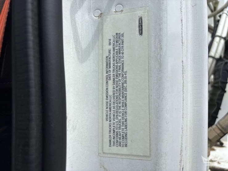 2019-freightliner-m2-106-image-8
