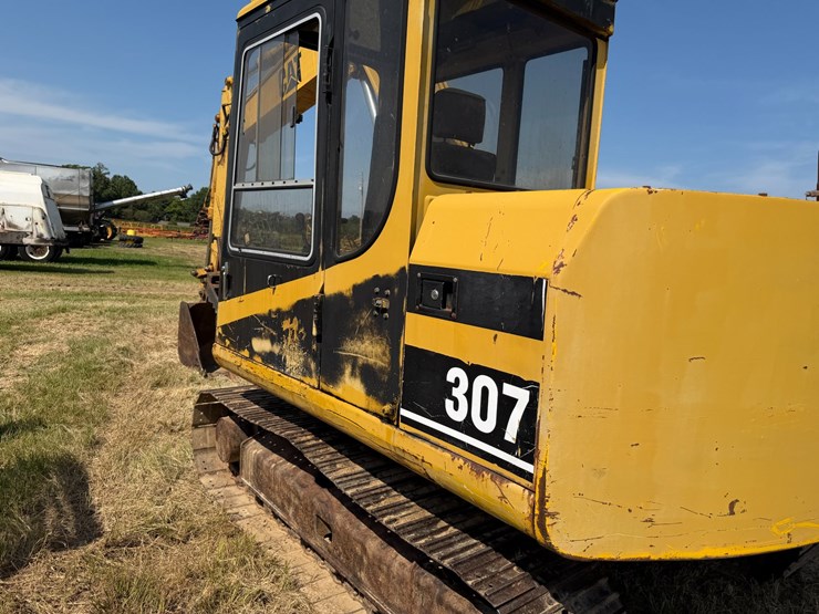 caterpillar-307-image-28