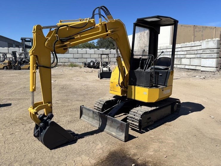 komatsu-pc28uu-image-1