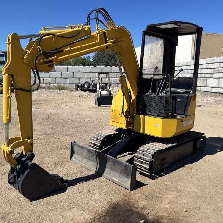 KOMATSU PC28UU