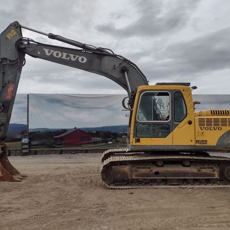 05 Volvo 160B LC Excavator (QEA 4903)