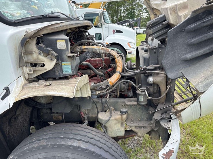 2019-freightliner-m2-106-image-23