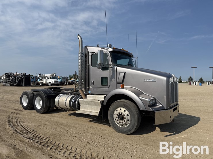 2013-kenworth-t800-image-3