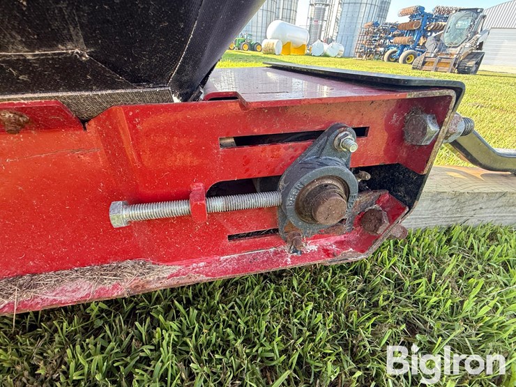 2021-universal-industries-1537-short-field-loader-electric-belt-conveyor-image-12