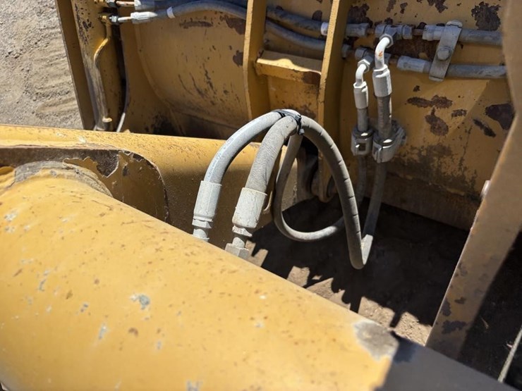 caterpillar-420d-image-14