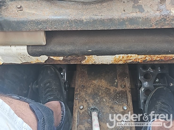 2011-bobcat-s185-image-11