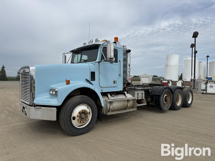 2000-freightliner-fld120sd-tri/a-day-cab-truck-tractor-w/wet-kit-image-1