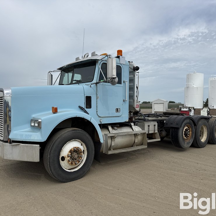 2000 Freightliner FLD120SD Tri/A Day Cab Truck Tractor W/Wet Kit