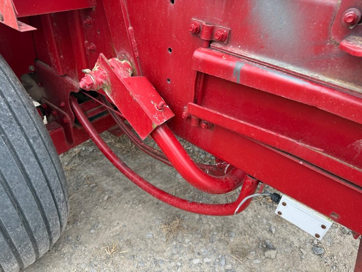 2017-new-holland-bc5070-image-24