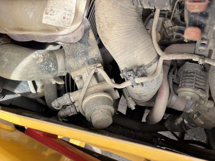 2022-caterpillar-430-image-54