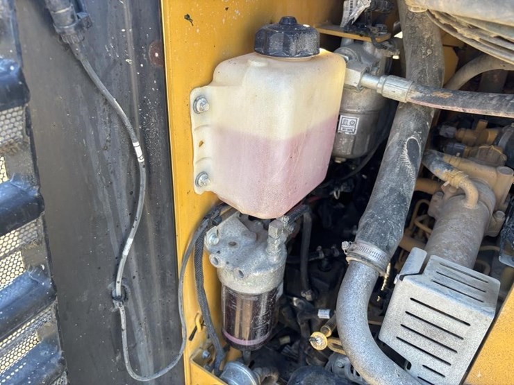 2018-caterpillar-259d-image-40