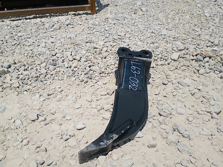 #l63-032-•-ripper-mini-excavator-attachment-image-2