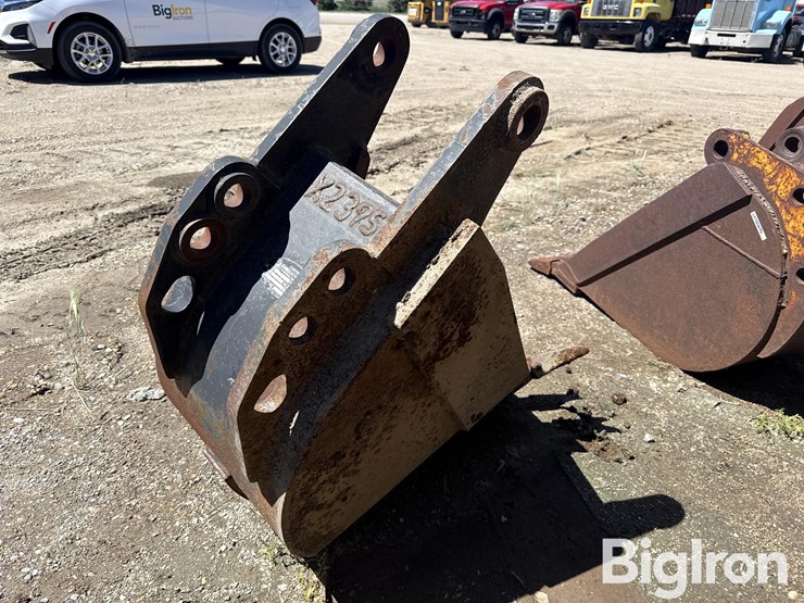 central-fabricators-430e-backhoe-frost-bucket-image-5
