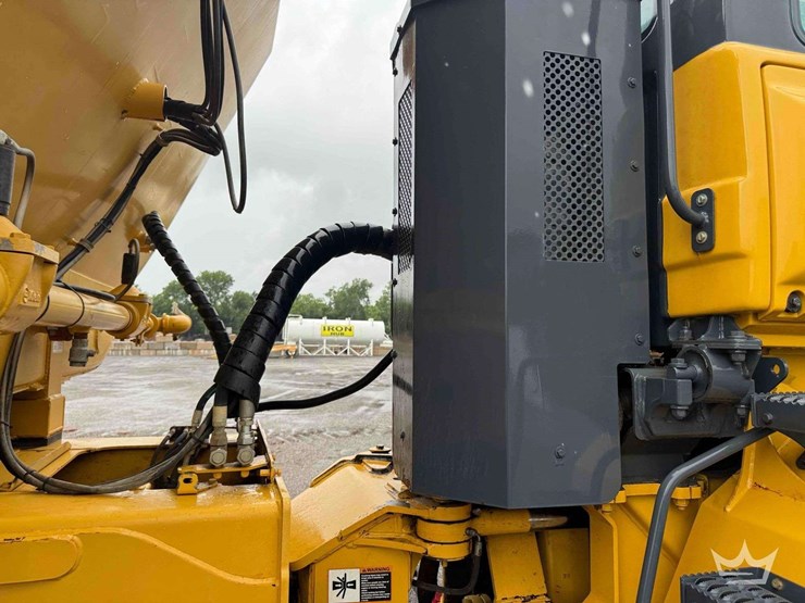 2013-deere-250d-image-17