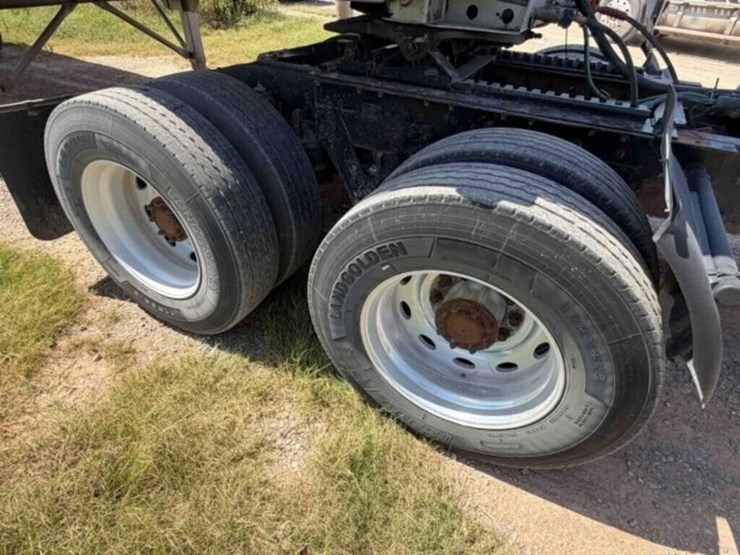 2005-kenworth-t800-image-10