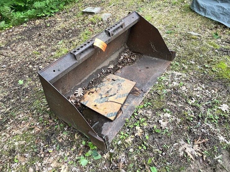 #6117-•-skid-steer-bucket-attachment-image-4