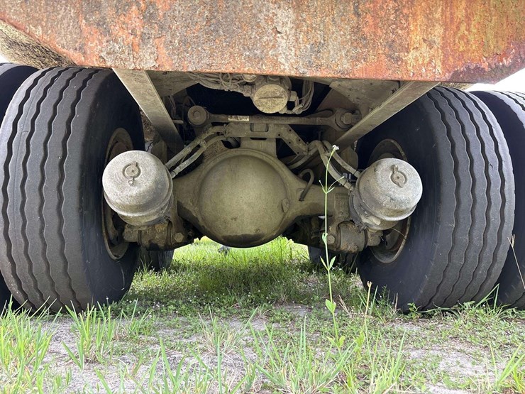 2019-freightliner-m2-106-image-43