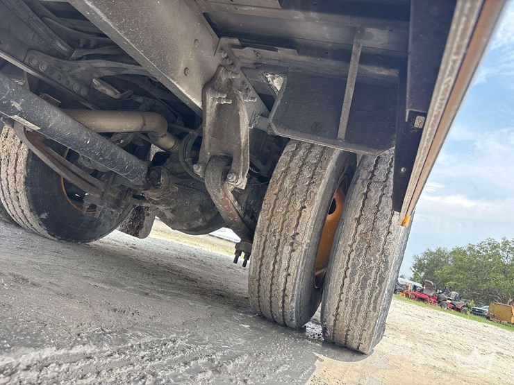 2016-freightliner-b2-image-27