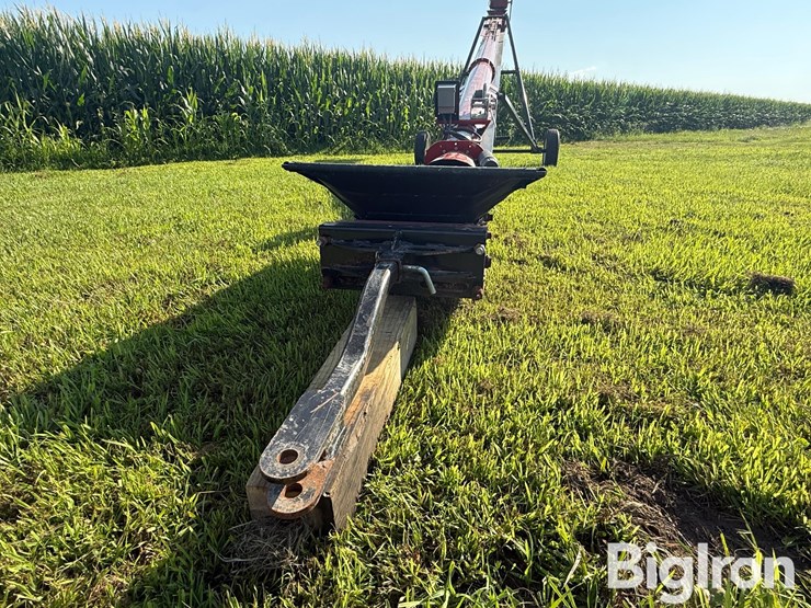 2021-universal-industries-1537-short-field-loader-electric-belt-conveyor-image-9