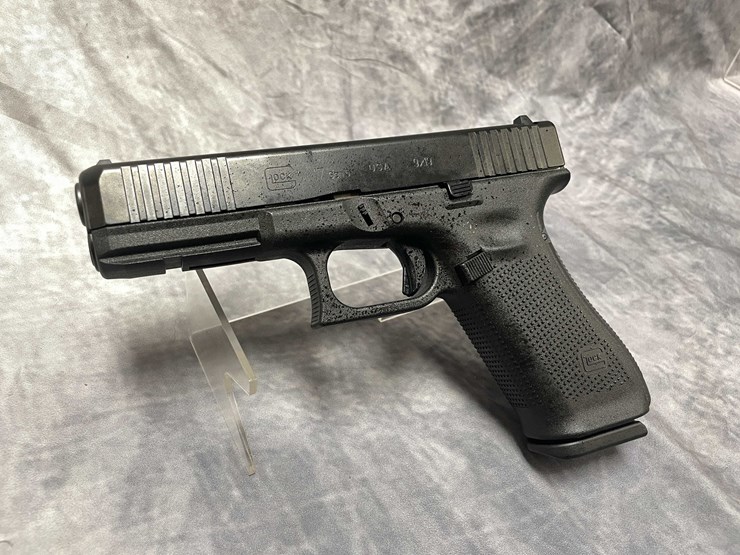 #10868-•-glock-model-17,-9mm-luger-semi-auto-pistol,-sn:-albx074-image-3