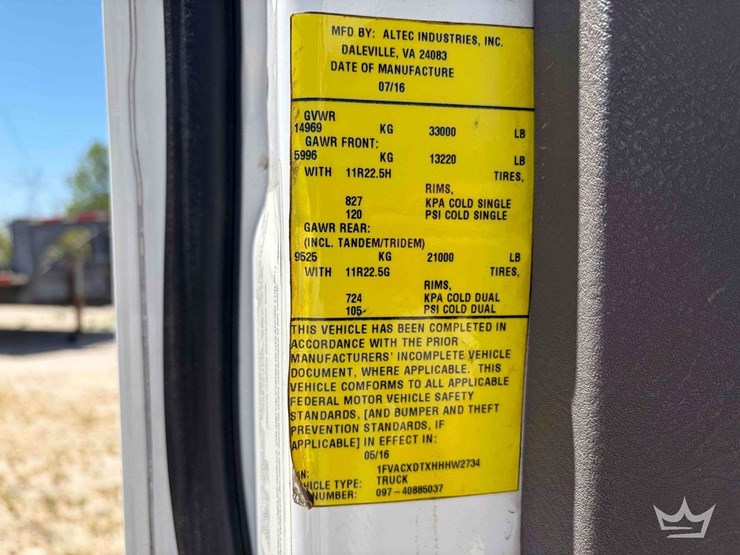 2017-freightliner-m2-106-image-6