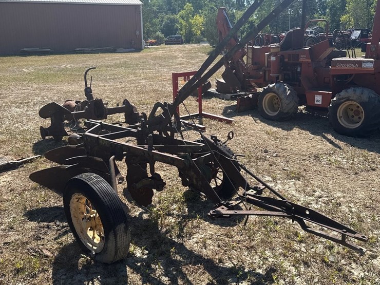 #404-•-antique-two-bottom-plow-image-2