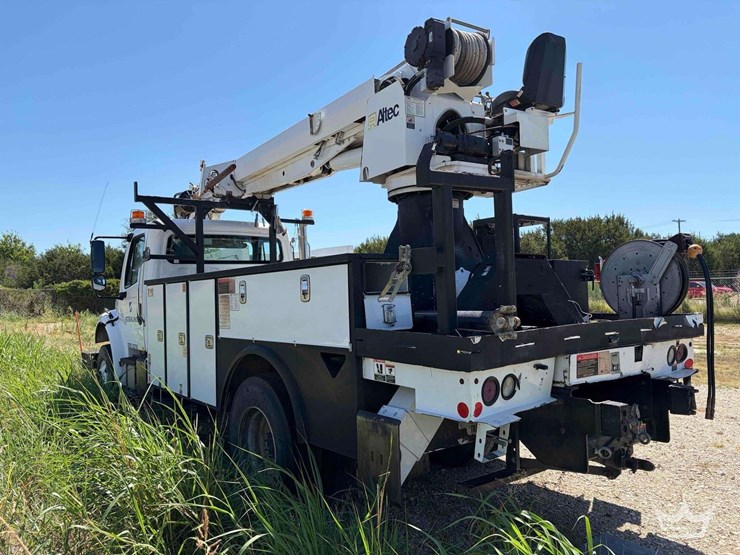 2018-freightliner-m2-106-image-4