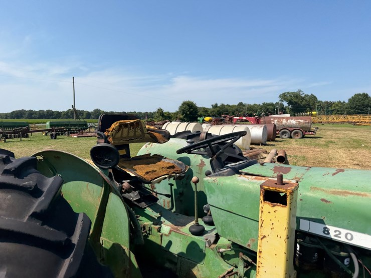 1972-john-deere-820-image-28