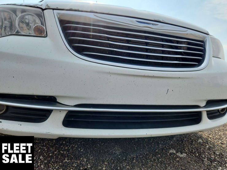 2016-chrysler-town-&-country-image-47
